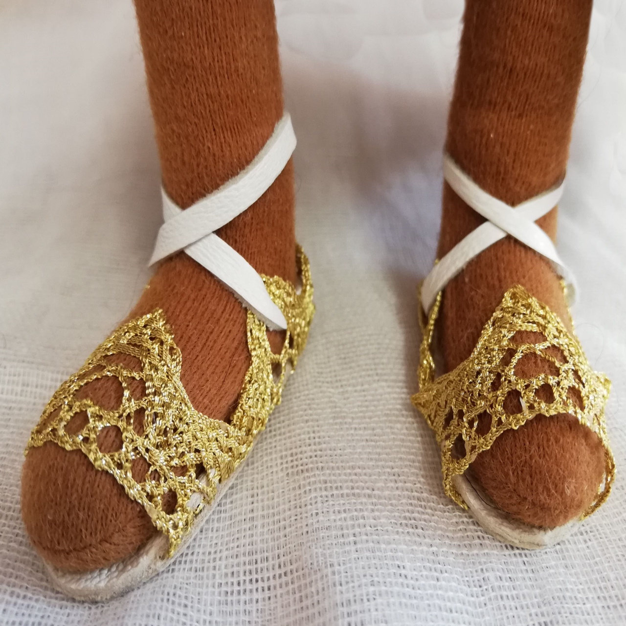 Schuhe aus edler Spitze